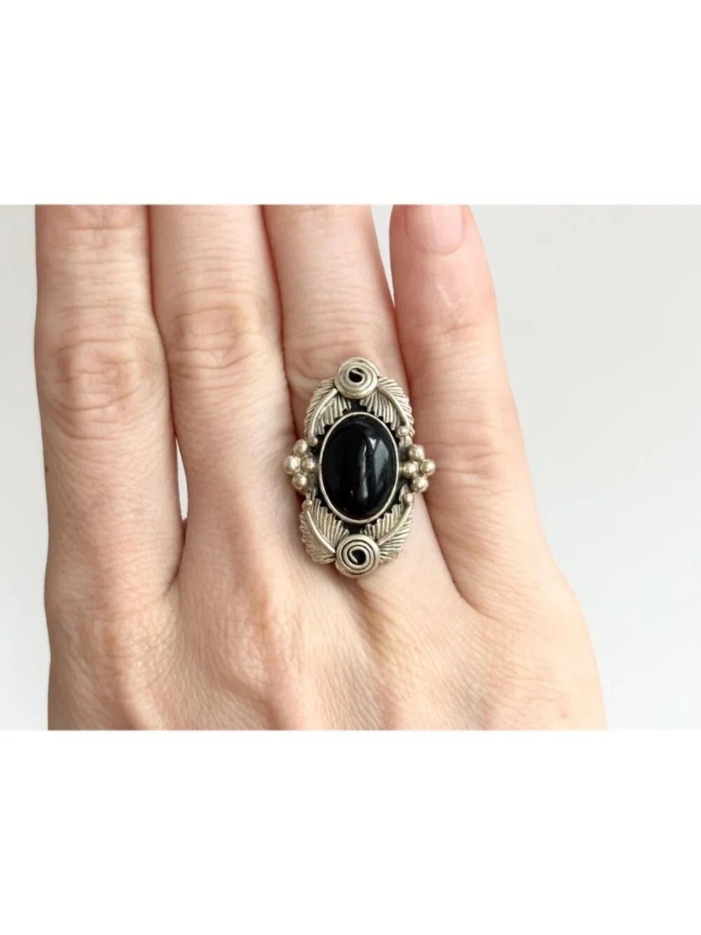 Navajo Made Black Onyx Leaf Accented Sterling Silver 925 Vintage Ring - sz 6.75